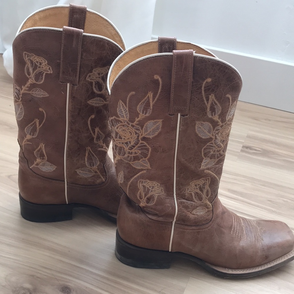 Brand new only worn once boots.